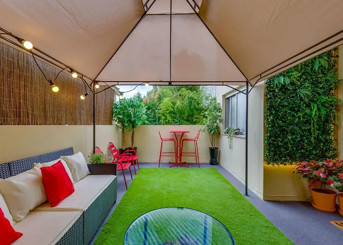 Avenue View Rooms - Guest House